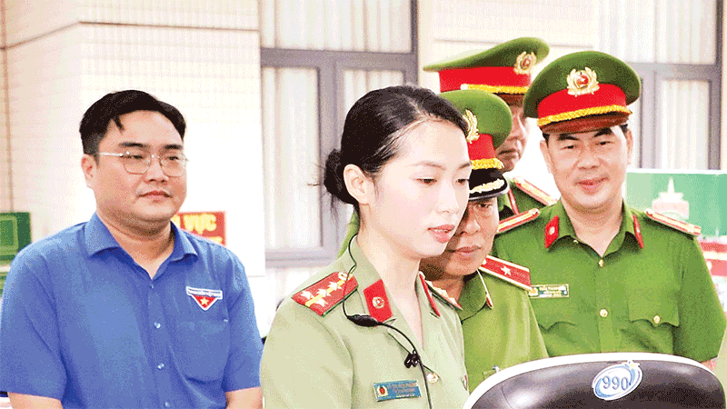 Tuổi trẻ Công an Thành phố Hồ Chí Minh giới thiệu công nghệ phục vụ công tác cải cách hành chính của lực lượng công an.