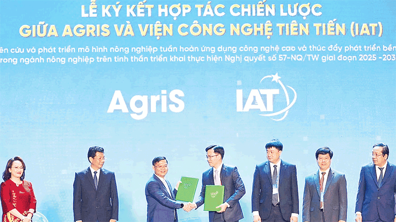 Lãnh đạo tỉnh Tây Ninh chứng kiến lễ ký hợp tác chiến lược giữa Công ty cổ phần Thành Thành Công-Biên Hòa (AgriS) và Viện Công nghệ tiên tiến (IAT).