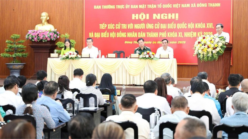 Đồng chí Trần Thanh Mẫn chia sẻ và làm rõ một số nội dung cử tri của các xã khu vực huyện Hóc Môn cũ quan tâm, kiến nghị.