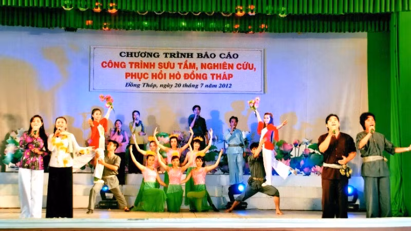 Một chương trình báo cáo Công trình sưu tầm, nghiên cứu, phục hồi hò Đồng Tháp.