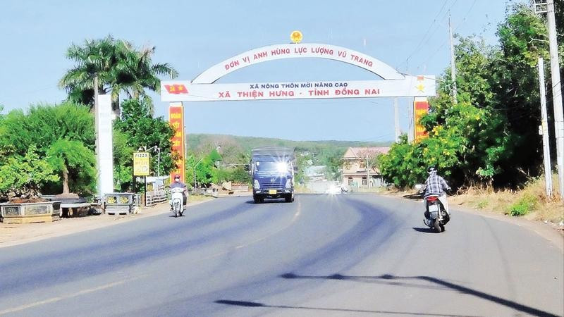 Tuyến đường kết nối từ Cửa khẩu Hoàng Diệu với nội tỉnh được đầu tư hoàn chỉnh giúp việc lưu thông hàng hóa thuận lợi.