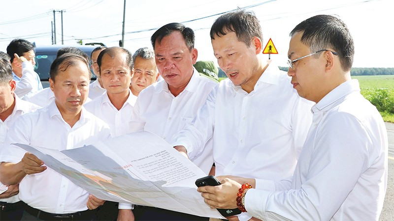 Lãnh đạo tỉnh Đồng Nai khảo sát khu vực quy hoạch đô thị sân bay Long Thành và Khu thương mại tự do tại xã Long Thành.