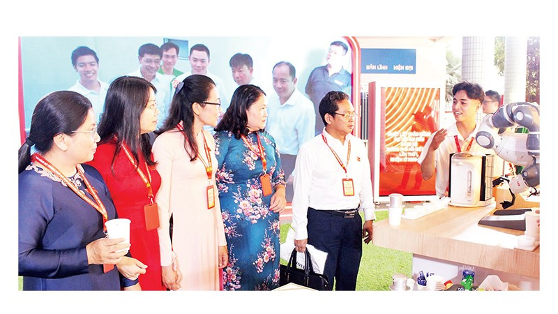 Trưng bày các sản phẩm khoa học, công nghệ tại Đại hội đại biểu Đảng bộ Thành phố Hồ Chí Minh lần thứ 1, nhiệm kỳ 2025-2030.