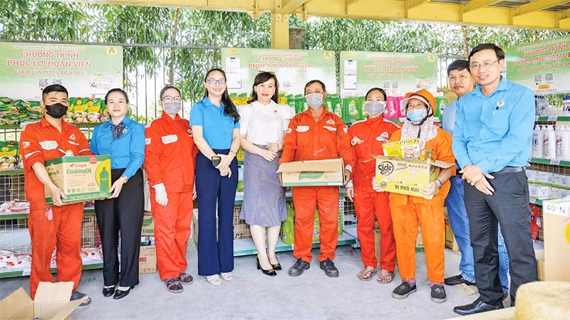 Chương trình phúc lợi với nhiều mặt hàng thiết yếu dịp Tết, dành cho đoàn viên, người lao động tại Công ty cổ phần cơ khí xây dựng thương mại Đại Dũng.