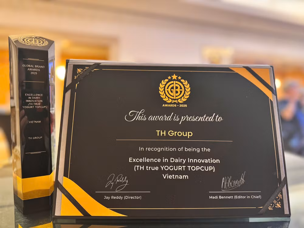 giai-thuong-san-pham-xuat-sac-trong-doi-moi-sang-tao-nganh-sua-danh-cho-san-pham-th-true-yogurt-topcup.jpg