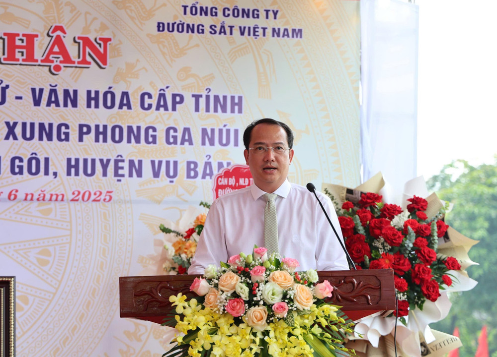 Phó Tổng Giám đốc Tổng công ty Đường sắt Việt Nam Trần Anh Tuấn phát biểu tại buổi lễ 2.jpg