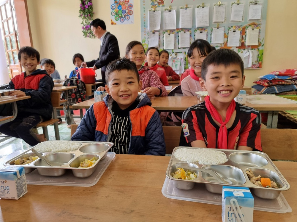Tập đoàn TH tích cực triển khai mô hình bữa ăn học đường và nhiều hoạt động cải thiện dinh dưỡng, thể chất cho trẻ em tap-doan-th-dong-hanh-nghien-cuu-mo-hinh-bua-an-hoc-duong-va-nhieu-hoat-dong-cai-thien-dinh-duong-the-chat-cho-tre-em.jpg
