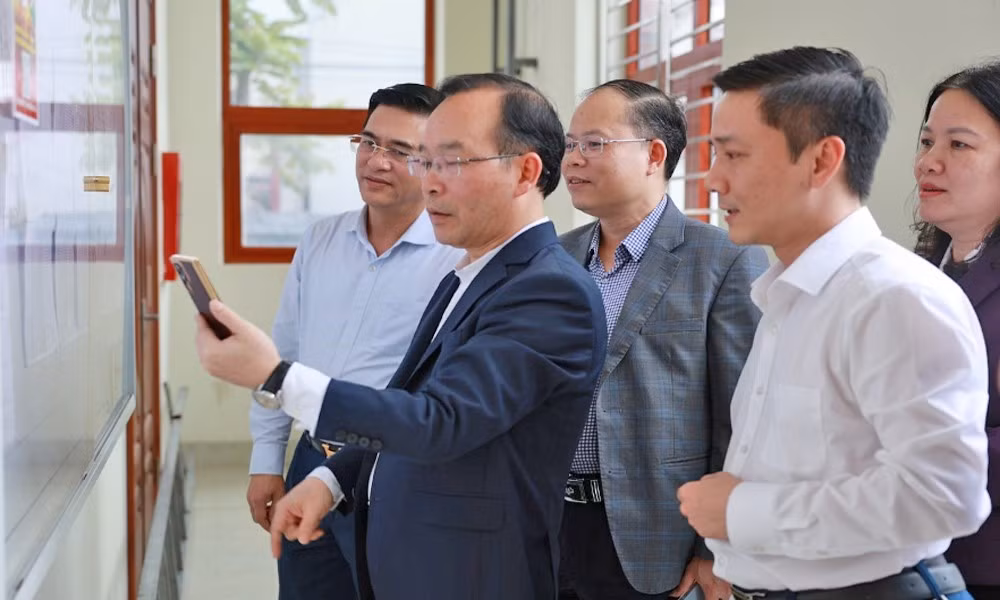Tổ giám sát số 1 thuộc Đoàn giám sát Hội đồng nhân dân tỉnh Bắc Ninh giám sát công tác chuẩn bị bầu cử đại biểu Quốc hội khóa XVI và đại biểu Hội đồng nhân dân các cấp nhiệm kỳ 2026 - 2031 tại phường Tân Tiến, ngày 25/2. 