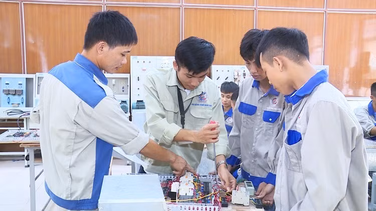 Đào tạo nghề ở Thanh Hóa, góp phần giảm hộ nghèo, phát triển kinh tế.