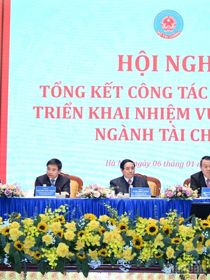 [Ảnh] Thủ tướng Phạm Minh Chính dự Hội nghị triển khai nhiệm vụ năm 2026 của ngành tài chính