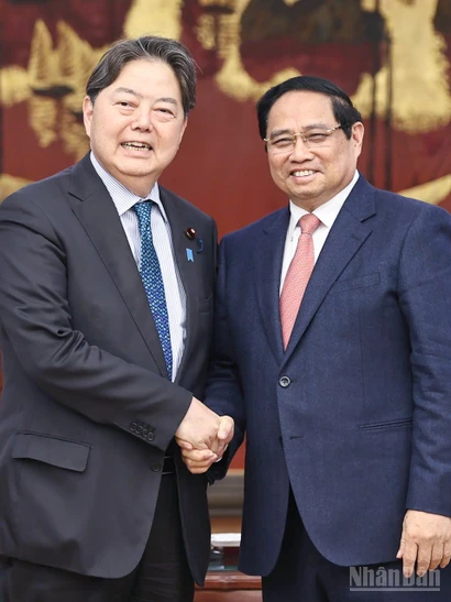 Thủ tướng Phạm Minh Chính và Bộ trưởng Nội vụ và Truyền thông Nhật Bản Hayashi Yoshimasa
