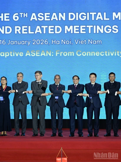 Thủ tướng và các đại biểu tham dự hội nghị.