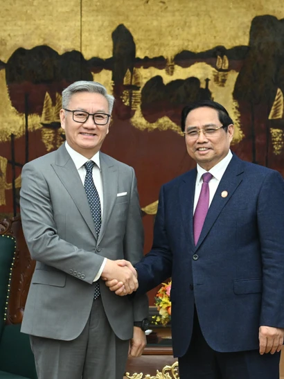 Thủ tướng Phạm Minh Chính và Bộ trưởng Ngoại giao Lào Thongsavanh Phomvihane.