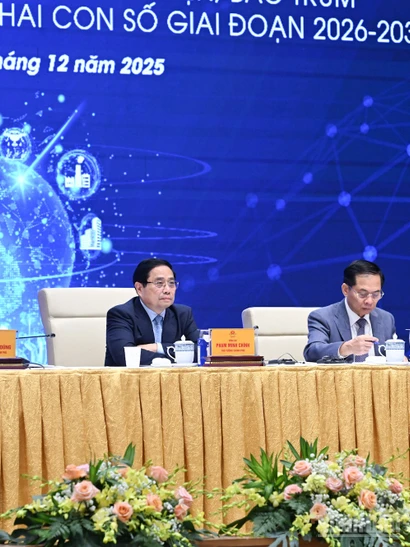 Thủ tướng Phạm Minh Chính và các Phó Thủ tướng, Bộ trưởng chủ trì Diễn đàn quốc gia phát triển kinh tế số và xã hội số lần thứ 3.