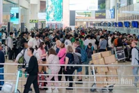 Cảng Hàng không quốc tế Nội Bài ghi nhận sản lượng hành khách và chuyến bay trong ngày 22/2 cao kỷ lục, đánh dấu cao điểm trở lại làm việc, học tập của người dân sau kỳ nghỉ dài ngày.