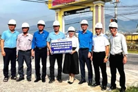 Đại diện EVNGENCO3 đến thăm động viên cán bộ, công nhân viên, người lao động tại công trường tỉnh Gia Lai.