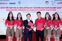 Lễ công bố sáng kiến “Chuyến bay Khởi nghiệp” diễn ra tại Thành phố Hồ Chí Minh vừa qua, có sự tham dự của đại diện Chính phủ, lãnh đạo thành phố và chuyên gia từ Viện Công nghệ Ấn Độ.