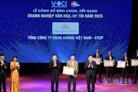 Vietnam Airlines được vinh danh trong hạng mục Top 20 doanh nghiệp văn hóa, uy tín năm 2025 trong chương trình bình chọn do Liên đoàn Thương mại và Công nghiệp Việt Nam (VCCI) chỉ đạo tổ chức.