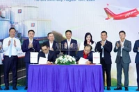 Hãng hàng không Vietjet tiên phong sử dụng nhiên liệu hàng không bền vững SAF (Sustainable Aviation Fuel) do Petrolimex Aviation sản xuất tại Việt Nam trên các chuyến bay của hãng.