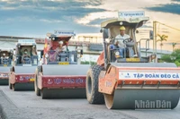 Tập đoàn Đèo Cả cùng liên danh tập trung tối đa nhân sự và thiết bị, tập kết vật tư, hoàn thiện các hạng mục để thông xe 10km cuối tuyến trong dịp 19/8.