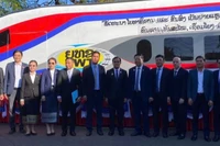 Bộ trưởng Xây dựng Trần Hồng Minh đã đến chào xã giao và làm việc với Bộ trưởng Công chính và vận tải Lào Leklay Sivilay.