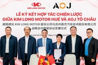 Lãnh đạo hai doanh nghiệp tại lễ ký kết. 