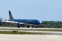 Chuyến bay VN7569 của Vietnam Airlines, hành trình Hà Nội-Cam Ranh đã phải chuyển hướng hạ cánh xuống sân bay Đà Nẵng để hỗ trợ, cấp cứu hành khách có dấu hiệu bất thường về sức khỏe.