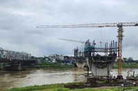 Hiện tại, nhà thầu thi công dự án nâng cấp tuyến vận tải thủy sông Đuống vẫn chưa thể triển khai những hạng mục chính, nguy cơ phải dừng thi công, bị “vỡ tiến độ”.