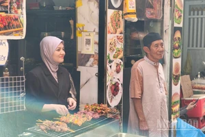 Món ăn Trung Đông bất ngờ thu hút khách du lịch và giới trẻ Thành phố Hồ Chí Minh.