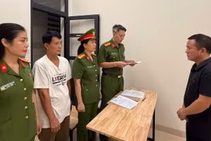 Bắt quả tang doanh nghiệp đổ trộm hơn 2.000 tấn chất thải ra môi trường