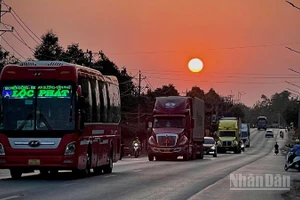 Trên các tuyến đường, theo Thông tư 53/2024/TT-BGTVT, từ nay biển báo sẽ chỉ áp dụng cho xe con và xe tải. 