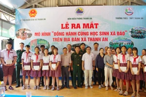 Lễ ra mắt mô hình "Đồng hành cùng học sinh xã đảo".