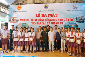 Lễ ra mắt mô hình "Đồng hành cùng học sinh xã đảo".
