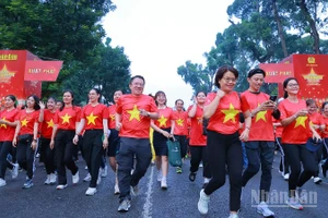 Người dân Thành phố Hồ Chí Minh tham dự sự kiện “1 tỷ bước chân vào kỷ nguyên mới”.