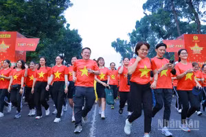 Người dân Thành phố Hồ Chí Minh tham dự sự kiện “1 tỷ bước chân vào kỷ nguyên mới”.