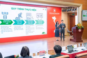 Ban tổ chức hội thảo công bố việc thực hiện mô hình Net Zero tại hội thảo,