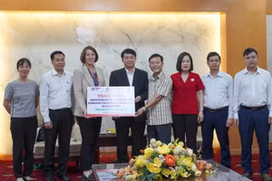 Các đơn vị trao tặng cho tỉnh Thái Nguyên khắc phục sau bão lũ.