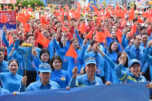 Lực lượng công nhân Việt Nam tham gia Lễ diễu hành.