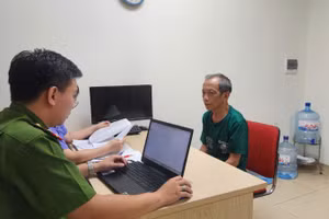 Đối tượng Nguyễn Tiến Nam tại cơ quan điều tra.