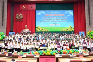 Biểu dương con cán bộ, chiến sĩ đạt giải Quốc gia, quốc tế, con thương binh, liệt sĩ Công an, con đỡ đầu đạt thành tích cao trong học tập năm học 2025-2026.