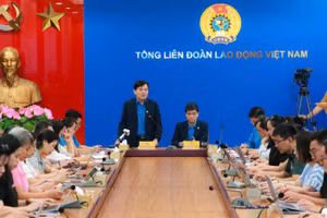Toàn cảnh họp báo.