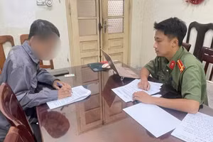 Công dân N.N.T. tại cơ quan công an. (Nguồn: Công an thành phố Hà Nội)