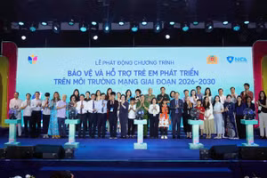 Đại biểu dự Lễ phát động Chương trình “Bảo vệ và hỗ trợ trẻ em phát triển trên môi trường mạng giai đoạn 2026-2030”.