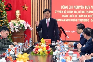 Bí thư Thành ủy Hà Nội thăm, chúc Tết cán bộ chiến sĩ lực lượng An ninh chính trị nội bộ Thủ đô.