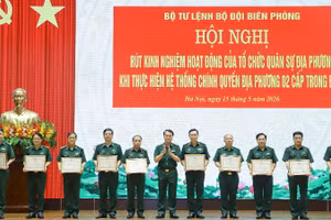 Bộ Tư lệnh Bộ đội Biên phòng đã tặng Bằng khen cho tập thể, cá nhân có thành tích xuất sắc.