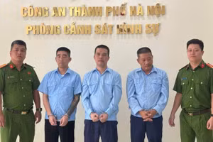 Các đối tượng bị bắt.