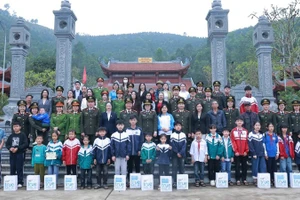 Hoạt động tổ chức tại nơi ghi dấu sự hy sinh của liệt sĩ, Anh hùng Lực lượng vũ trang Cao Kỳ Vân - nữ chiến sĩ Công an hiến trọn tuổi xuân cho Tổ quốc.