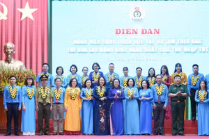 Diễn đàn "Đoàn viên công đoàn học tập và làm theo Bác, thi đua lao động giỏi, năng suất cao, thu nhập tốt tổ chức đúng Ngày sinh nhật Bác Hồ.