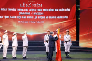 Tổng Bí thư, Chủ tịch nước Tô Lâm trao tặng danh hiệu “Anh hùng Lực lượng vũ trang nhân dân” tặng Văn phòng Bộ Công an.