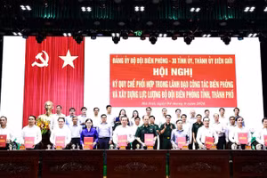 Đảng ủy Bộ đội Biên phòng và các tỉnh ủy, thành ủy có biên giới ký quy chế phối hợp. (Ảnh: KHU CHIẾN)